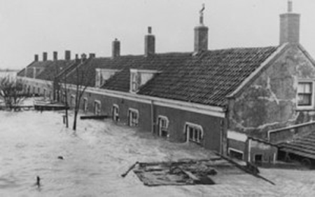 August 19 1931 Yangtze River at it’s peak in China; over 3 million&nbsp;die