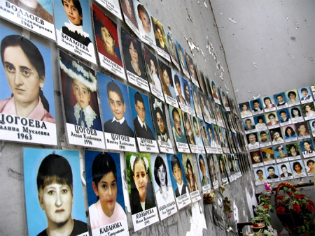 September 1 2004 Chechen separatists storm Russian&nbsp;school