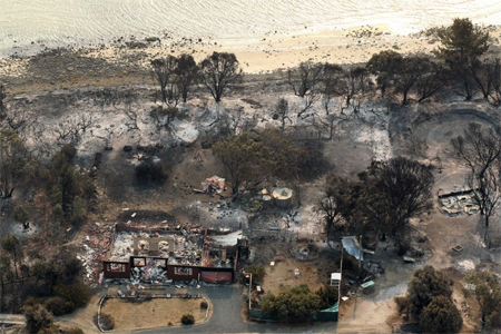 Tragic scenes as fires destroy homes across Tasmania,&nbsp;Australia