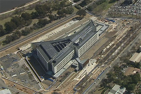 The new ASIO building sits on the shores of Lake Burley Griffin in Canberra. (ABC News)