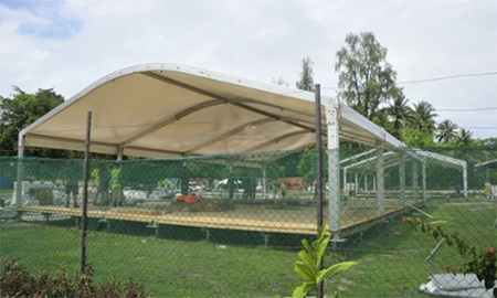 Australian staff evacuated from asylum detention centre after conflict between Papua New Guinea security&nbsp;forces