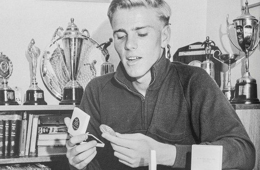 December 4, 1956 – Australian swimmer Murray Rose sets world record 4:27.3 to claim the 400m gold medal at the Melbourne&nbsp;Olympics