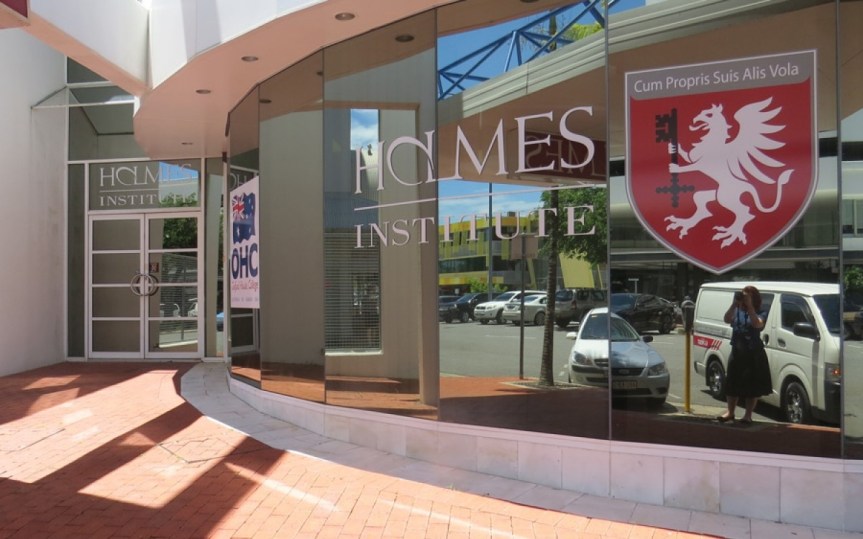 Teaching Business Courses at Holmes&nbsp;Institute