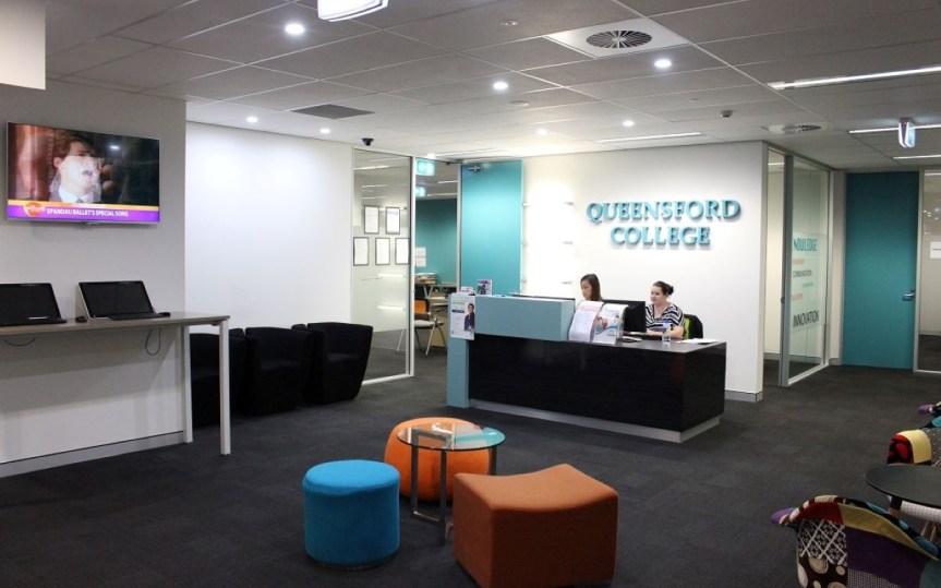 Delivering English and Accounting Courses for Queensford&nbsp;College